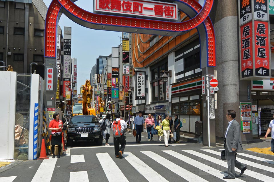 歌舞伎町一番街(劇場通り)