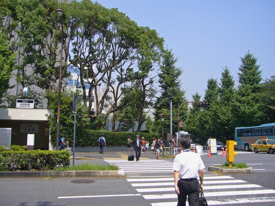東京メトロ永田町駅前