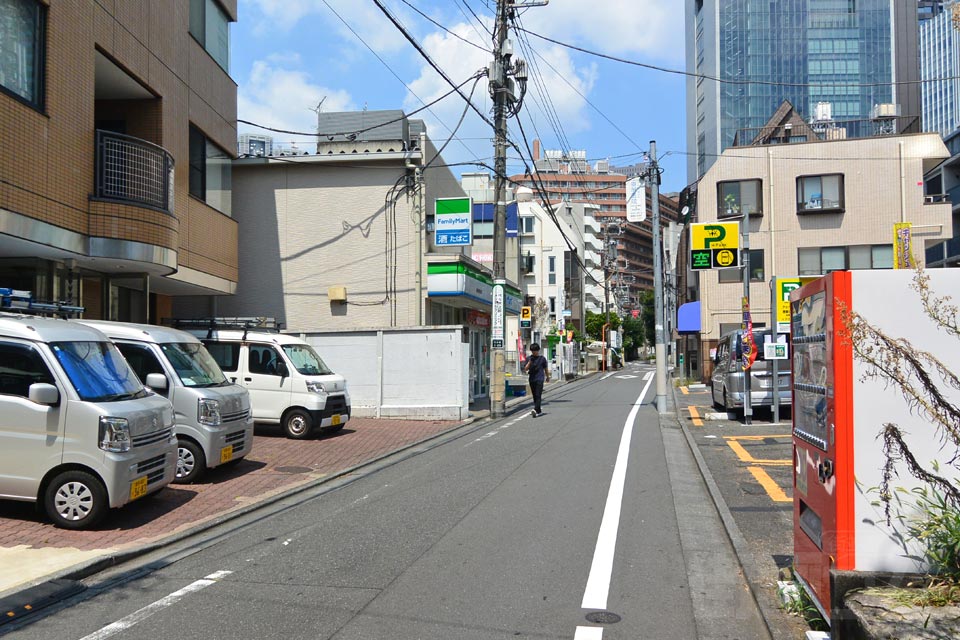 小田急南新宿駅北側