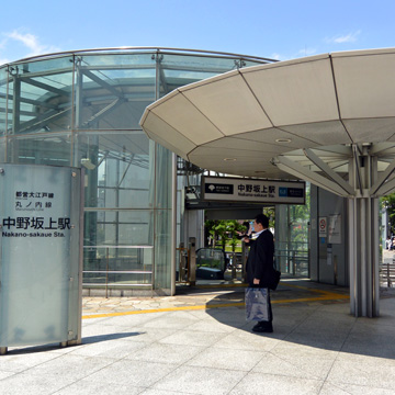 東京都中野区中野坂上駅前写真画像