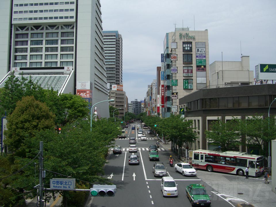 JR中野駅ホームから中野通り方面