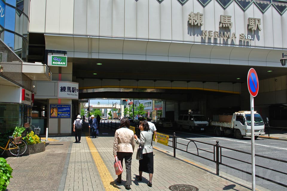 西武練馬駅中央口前