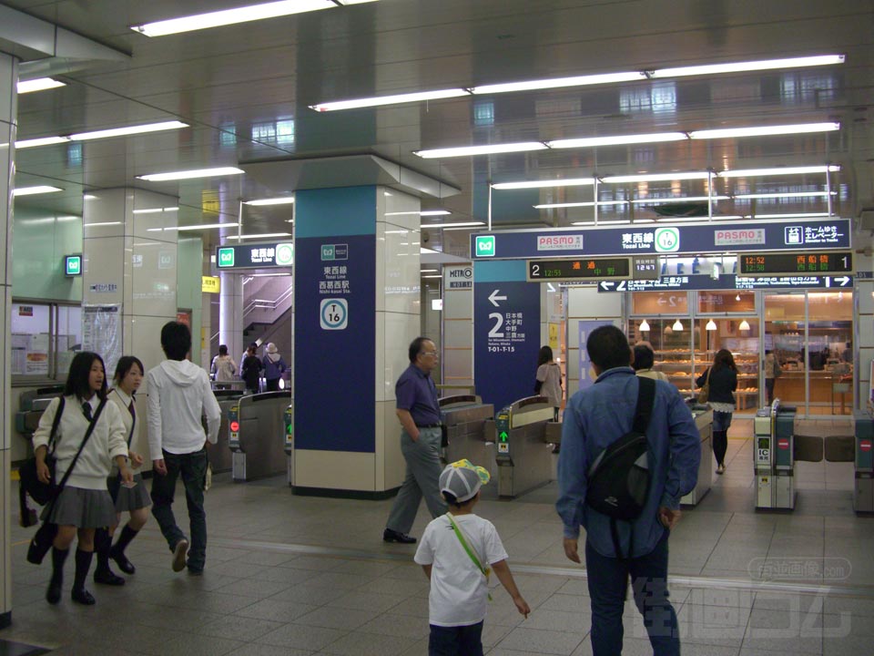 東京メトロ西葛西駅改札口