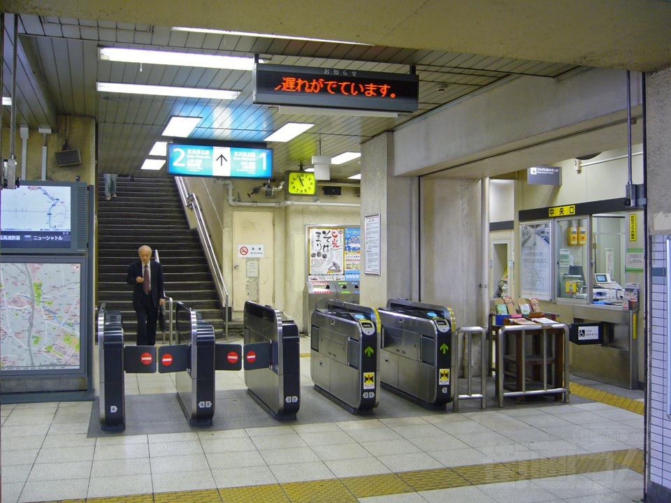 JR王子駅中央口