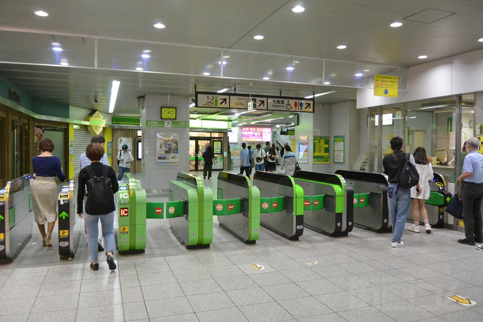 JR大塚駅改札口