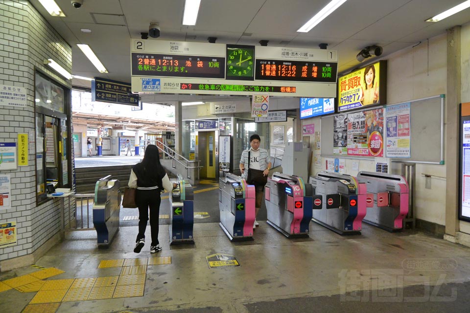 東武大山駅改札口