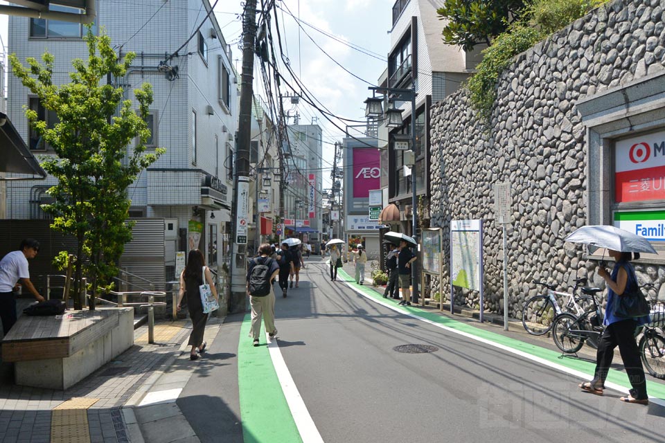 小田急参宮橋駅前