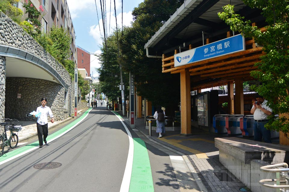 小田急参宮橋駅前