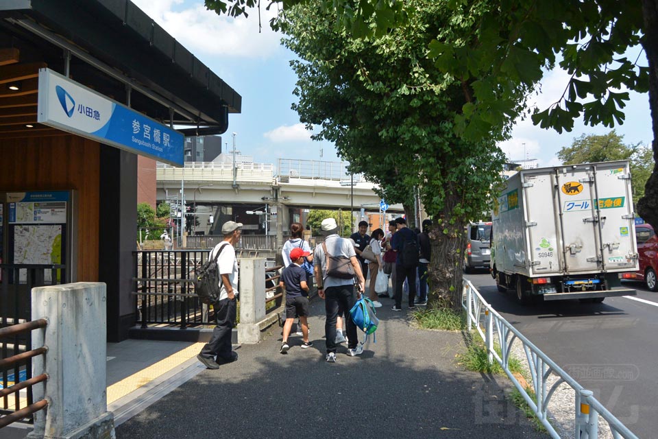 小田急参宮橋駅東口前