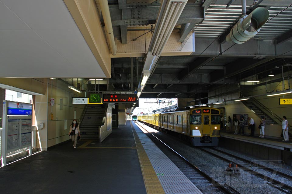 西武椎名町駅ホーム(西武池袋線)