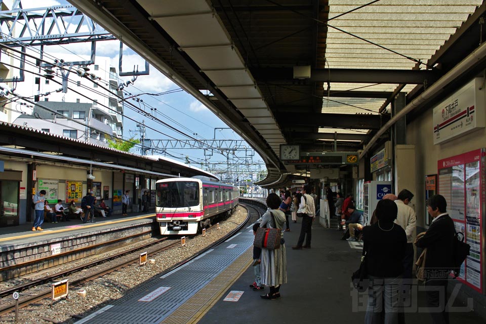 京王下高井戸駅ホーム(京王線)