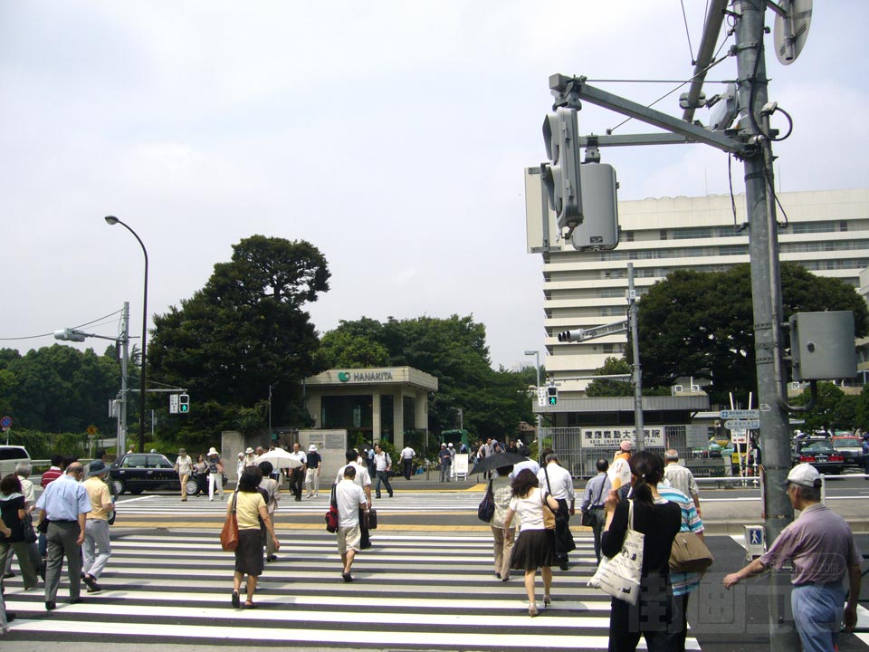 JR信濃町駅前