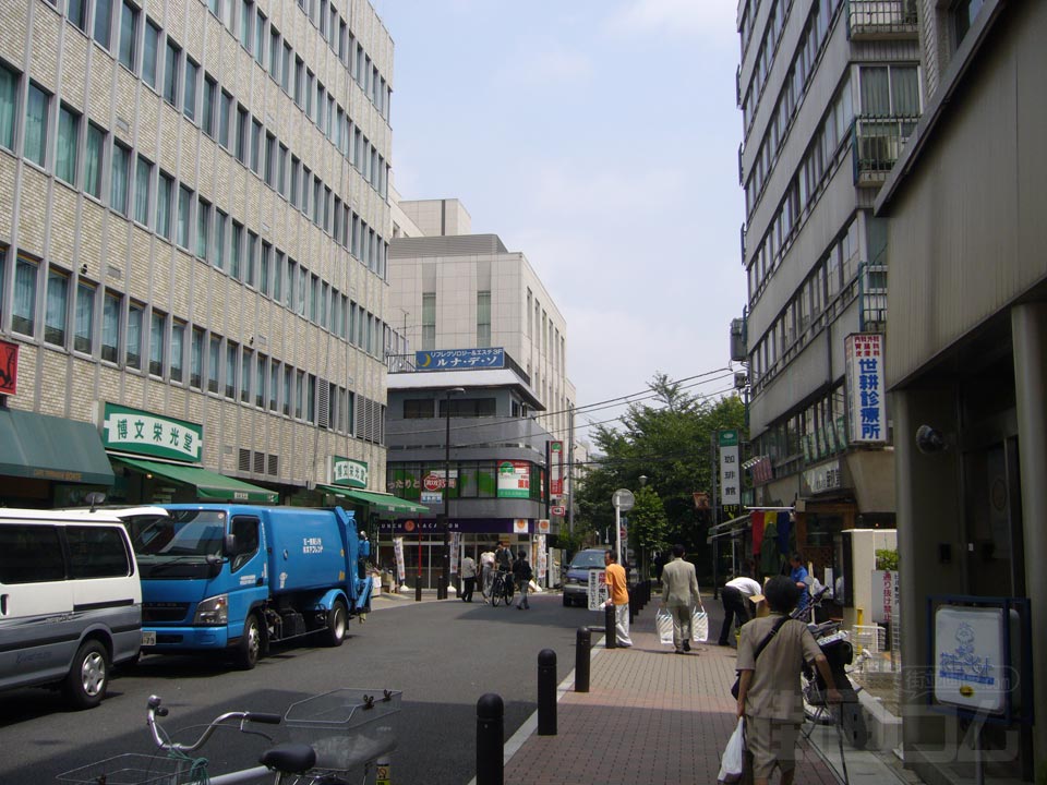 JR信濃町駅前