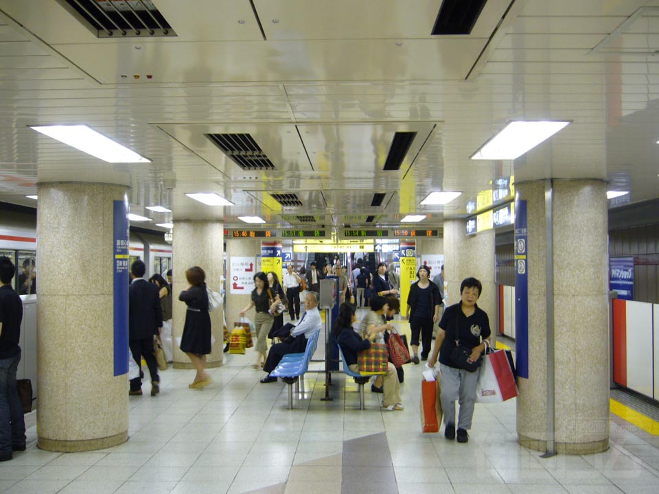 東京メトロ新宿三丁目駅