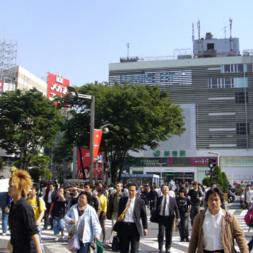 東京都新宿区新宿駅前東口写真画像