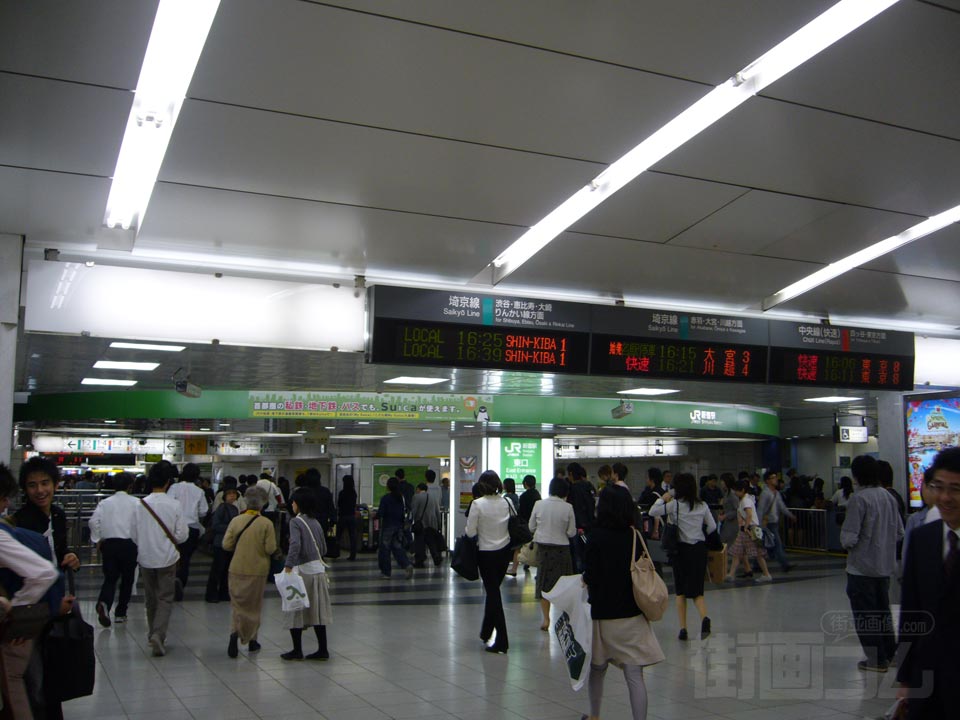 JR新宿駅東口