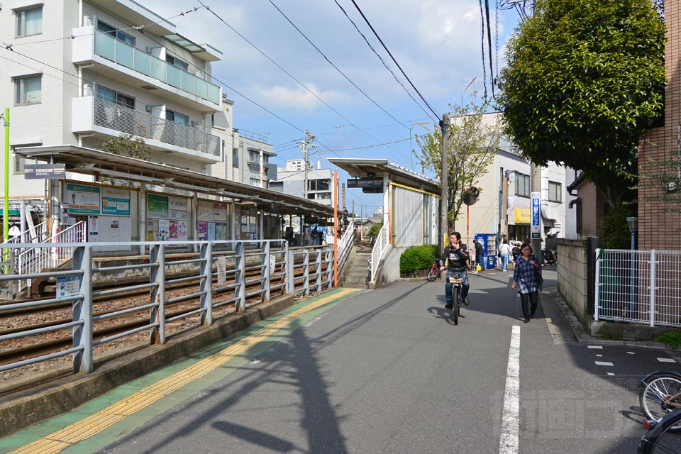 東急松陰神社前駅前