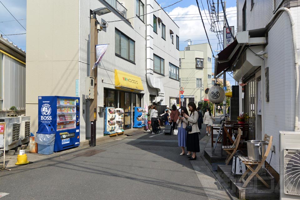 東急松陰神社前駅前
