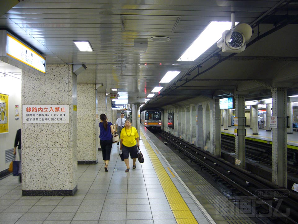 東京メトロ虎ノ門駅(銀座線)ホーム