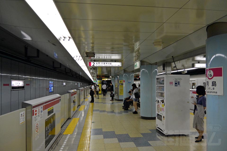 都営地下鉄月島駅ホーム(都営大江戸線)