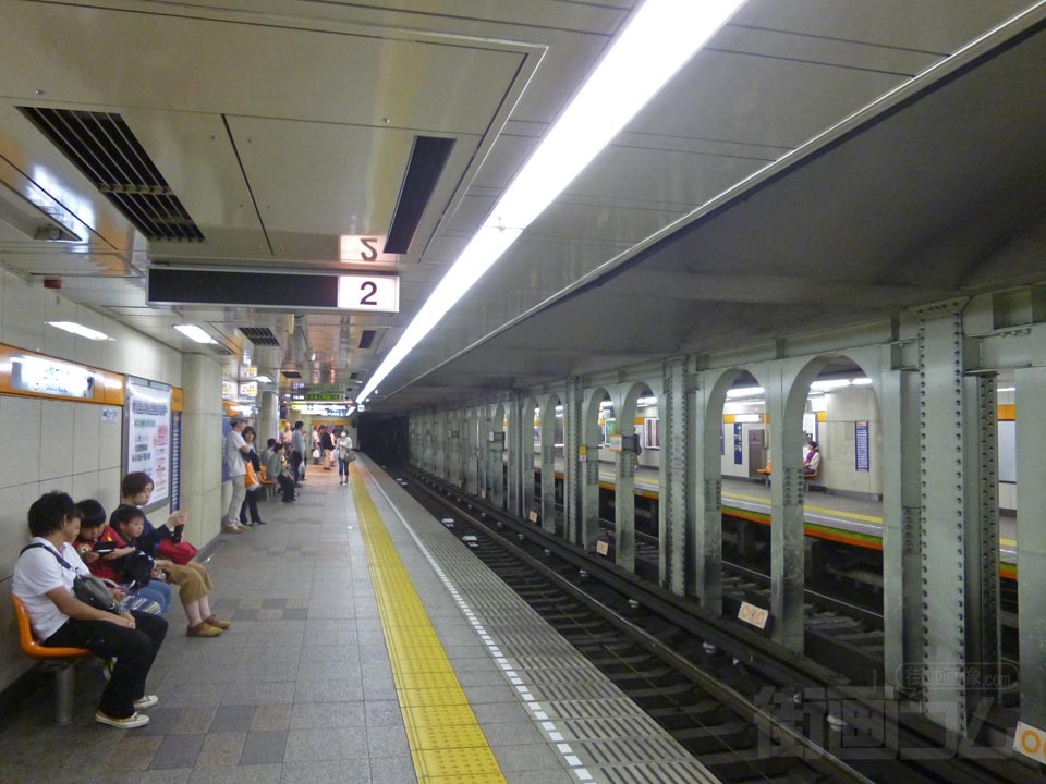 東京メトロ上野広小路駅ホーム(銀座線)