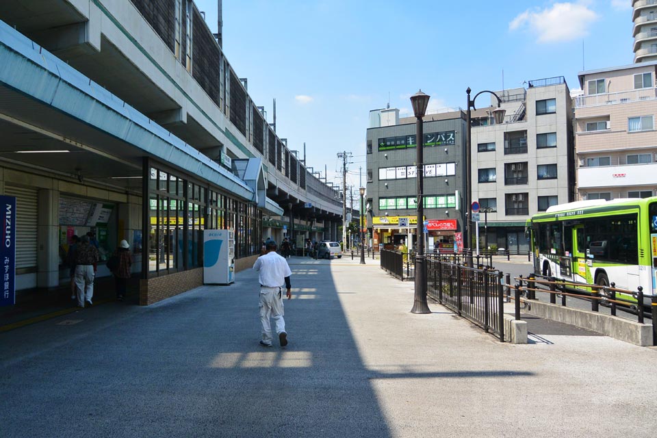 JR浮間舟渡駅前