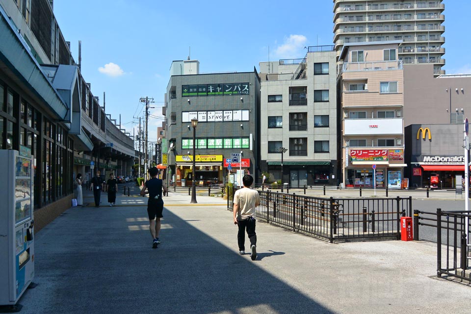 JR浮間舟渡駅前
