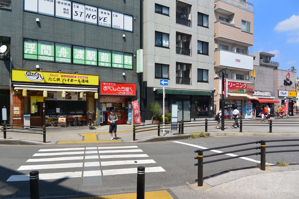 JR浮間舟渡駅前