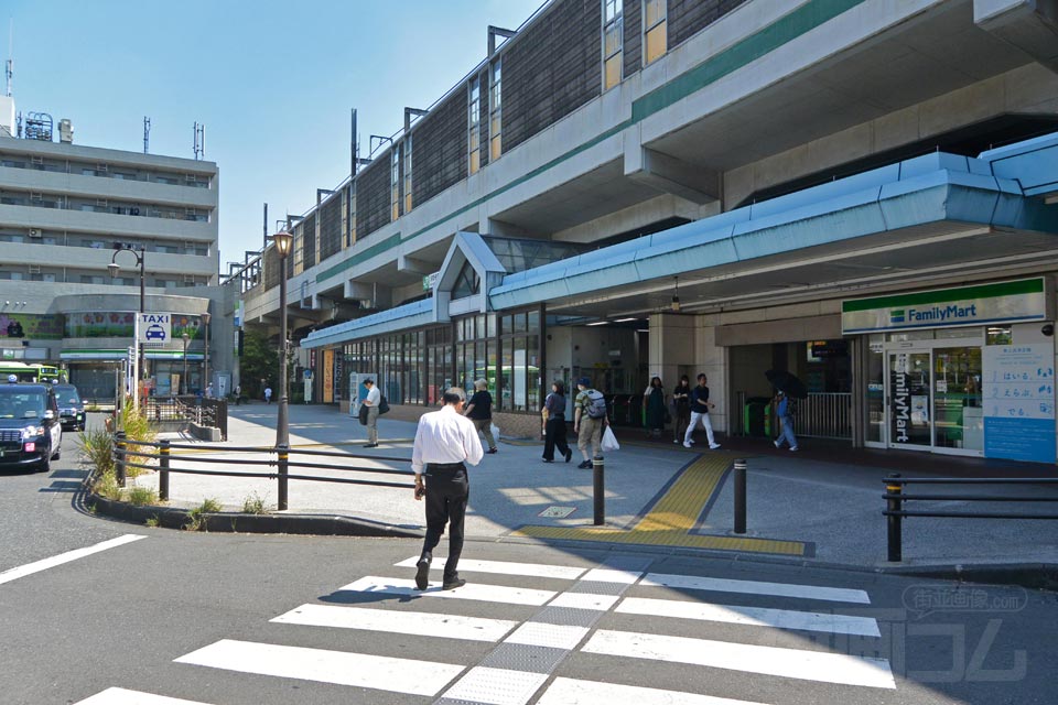 JR浮間舟渡駅前