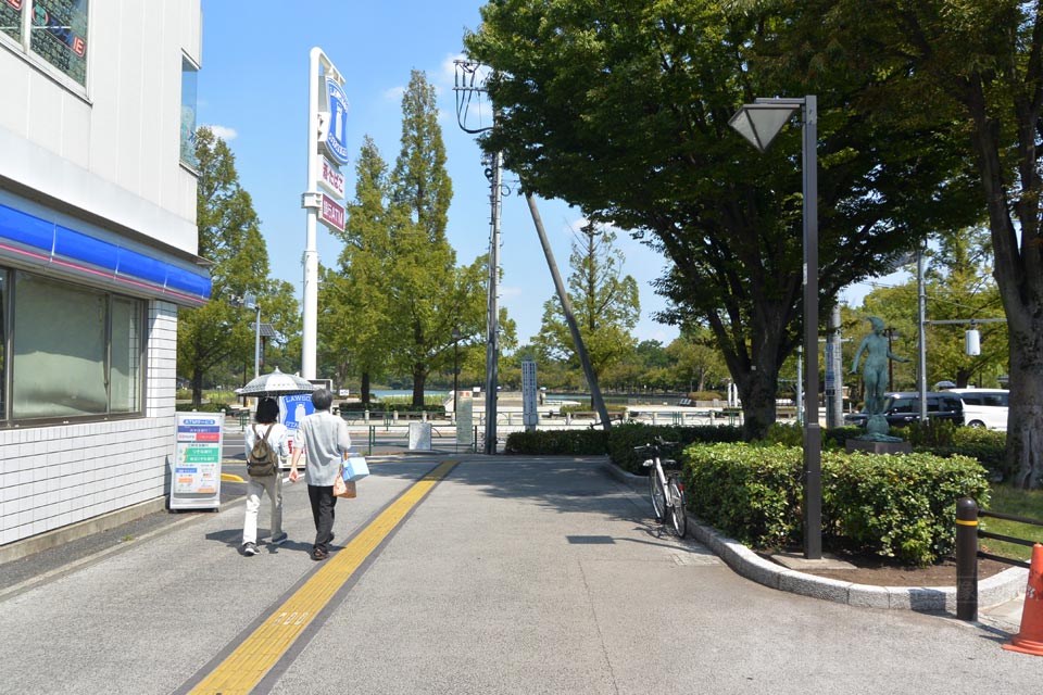 JR浮間舟渡駅前