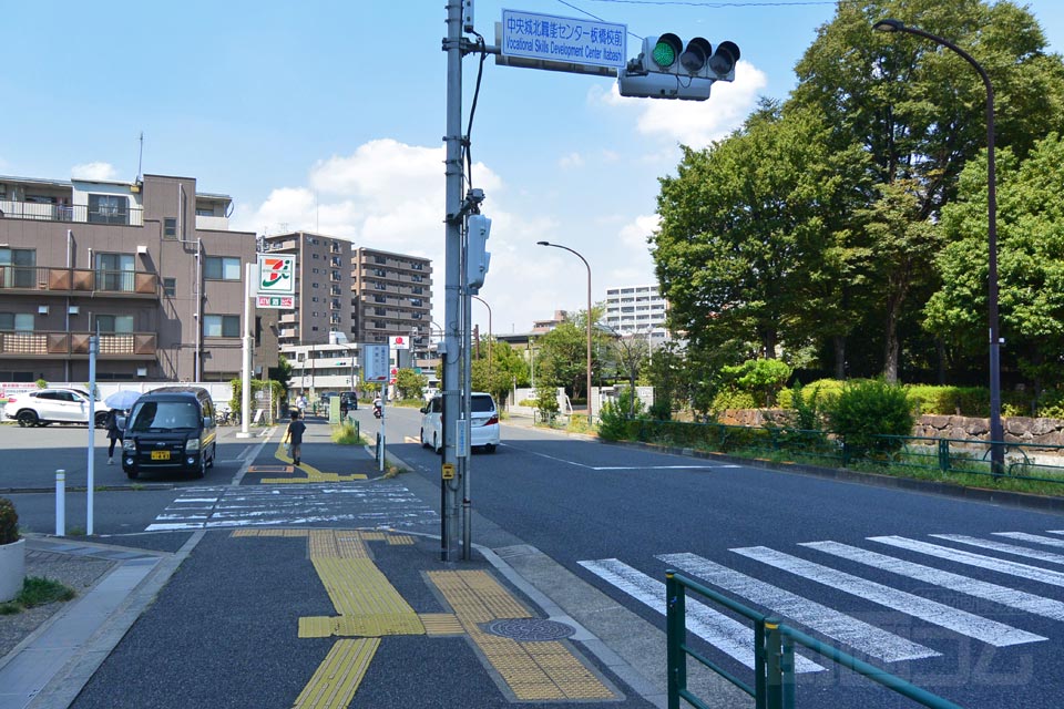 中央城北職能センター板橋校前交差点