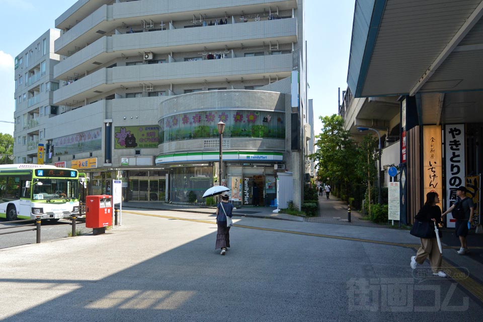 JR浮間舟渡駅前