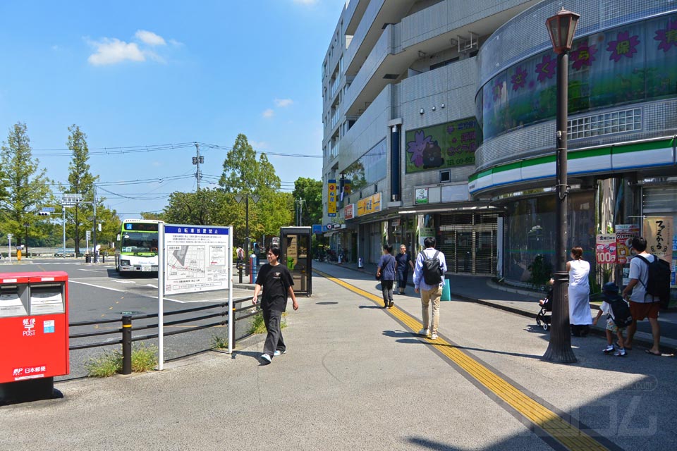 JR浮間舟渡駅前