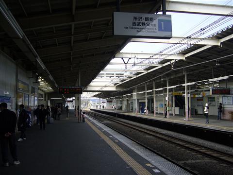 西武秋津駅ホーム(西武池袋線)写真画像