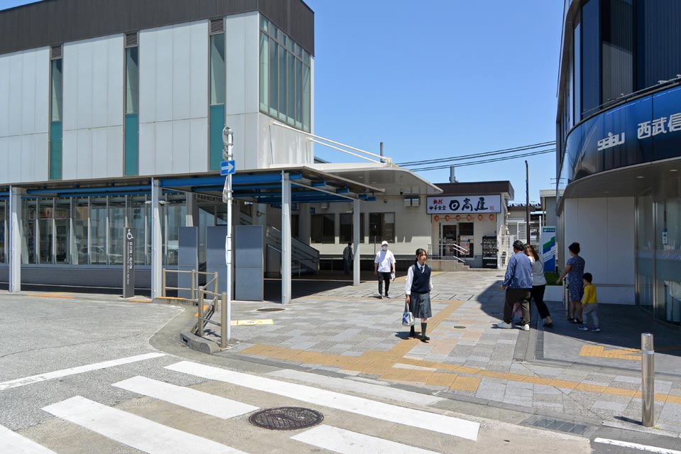 JR・西武拝島駅南口