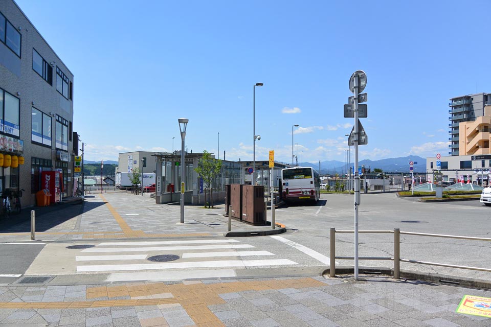 JR・西武拝島駅南口
