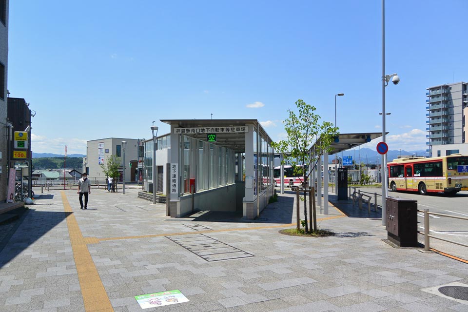 JR・西武拝島駅南口