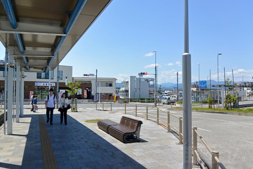 JR・西武拝島駅南口
