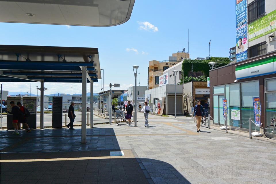 JR・西武拝島駅南口