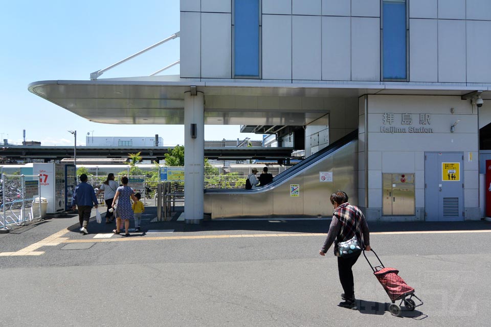 JR・西武拝島駅北口