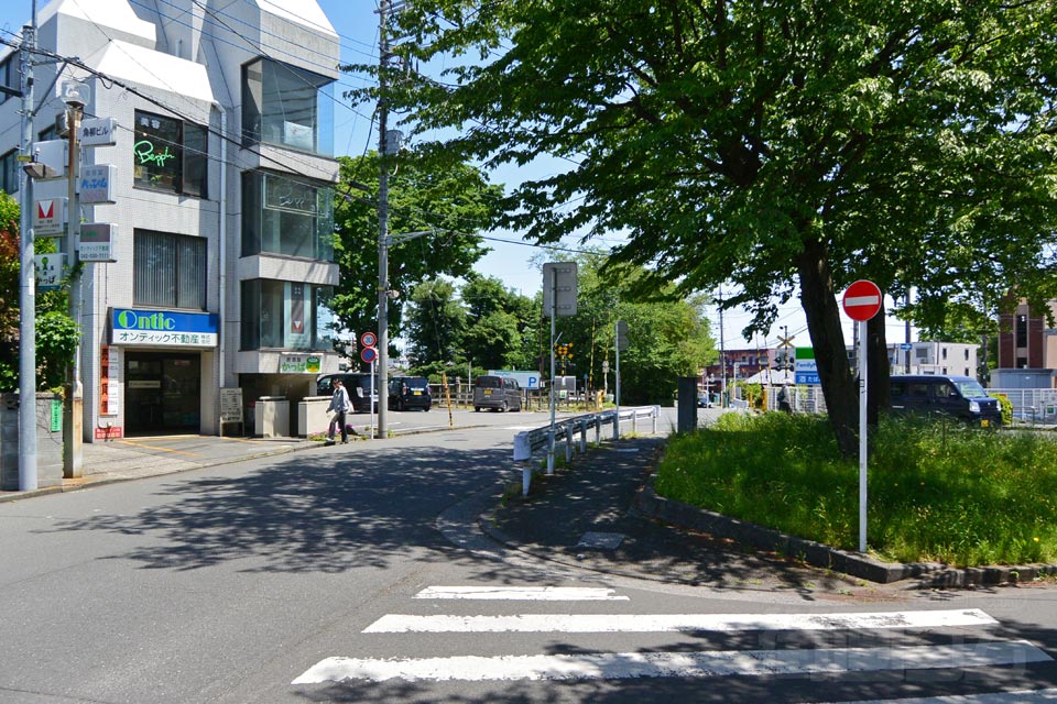 JR・西武拝島駅北口