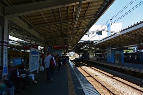 西武東村山駅ホーム(西武新宿線)写真画像