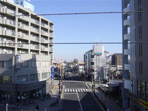 JR日野駅ホームから日野駅前通り(東)方面写真画像