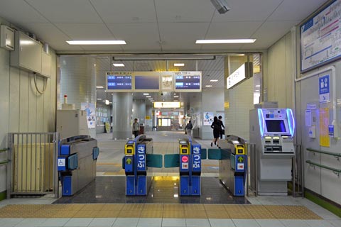 小田急和泉多摩川駅東口改札口写真画像