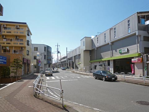JR片倉駅南口前写真画像