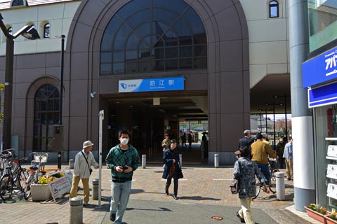 小田急狛江駅南口前写真画像
