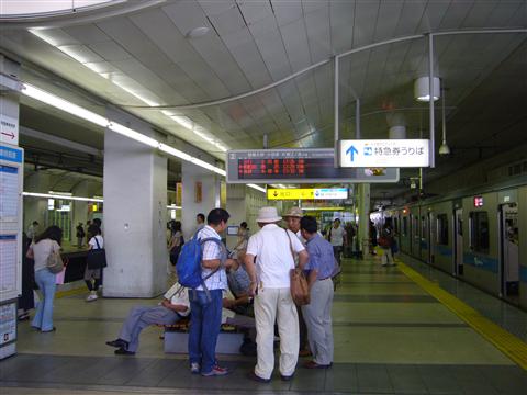 小田急町田駅ホーム(小田急小田原線)写真画像