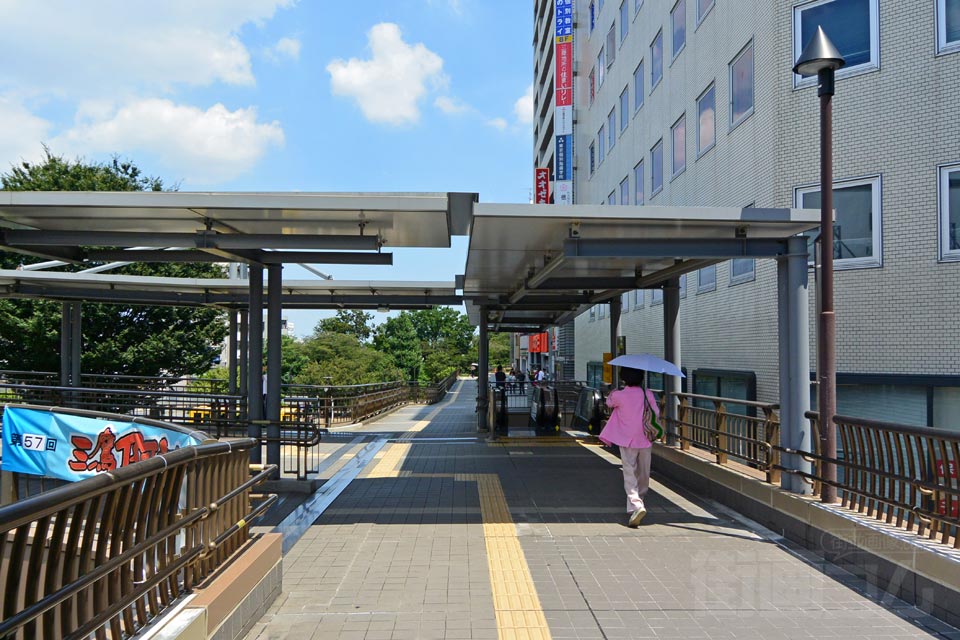 三鷹駅南口ペデストリアンデッキ