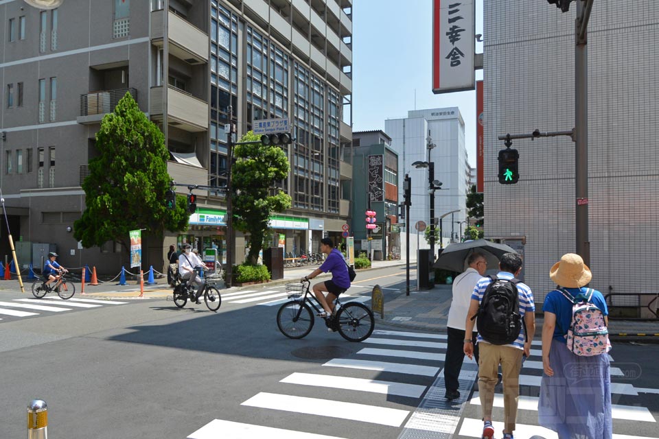 三鷹産業プラザ東交差点