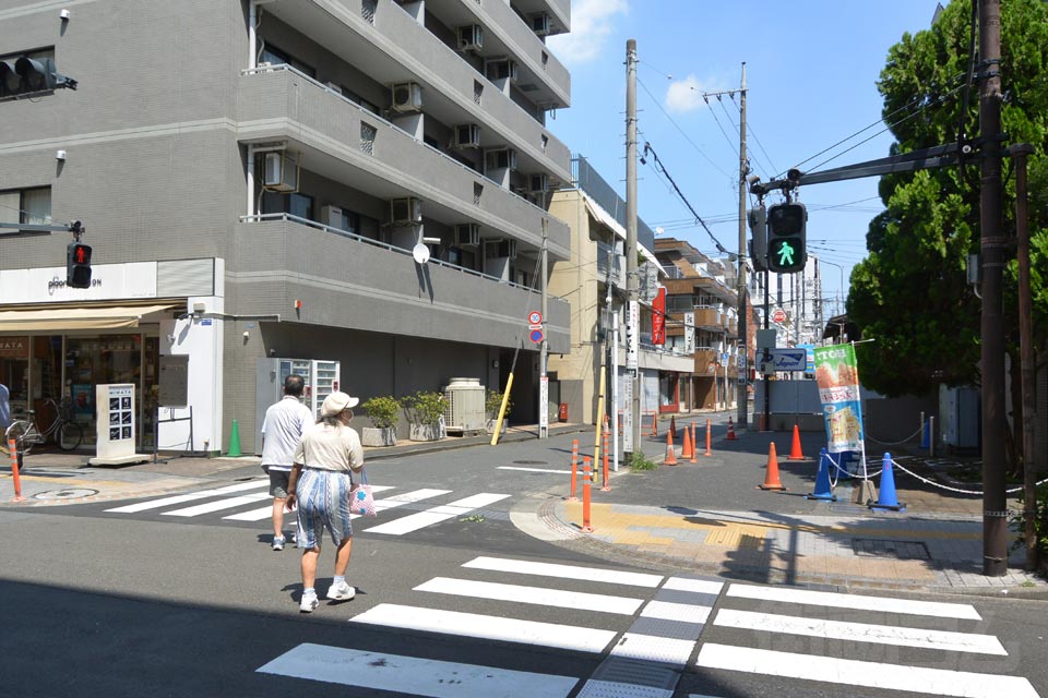 三鷹産業プラザ東交差点